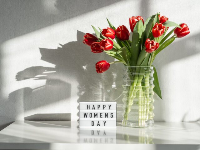 Mês da Mulher: a moda como expressão de autoestima e identidade